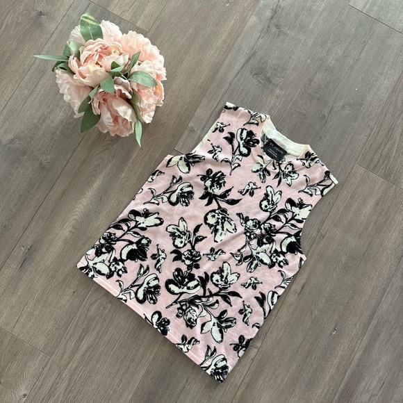 St. John Pink Floral Wool Sleeveless Sweater Top - Picture 2 of 5